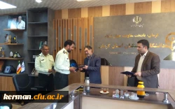 به مناسبت هفته نیروی انتظامی صورت گرفت:
تقدیر مسئولین و کارکنان دانشگاه فرهنگیان  از زحمات نیروی انتظامی کرمان 2