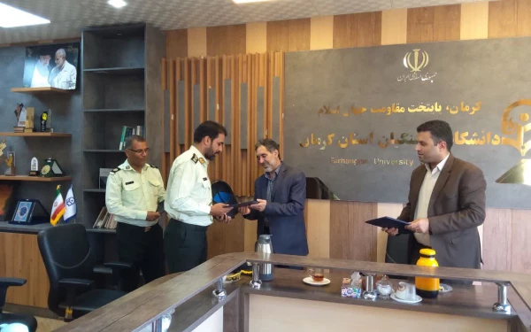 به مناسبت هفته نیروی انتظامی صورت گرفت:
تقدیر مسئولین و کارکنان دانشگاه فرهنگیان  از زحمات نیروی انتظامی کرمان 2