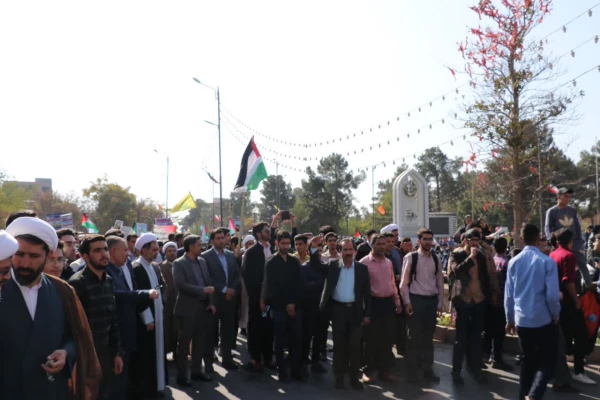 حضور پرشور و گسترده دانشگاهیان دانشگاه فرهنگیان کرمان در راهپیمایی یوم الله ۱۳ آبان 7