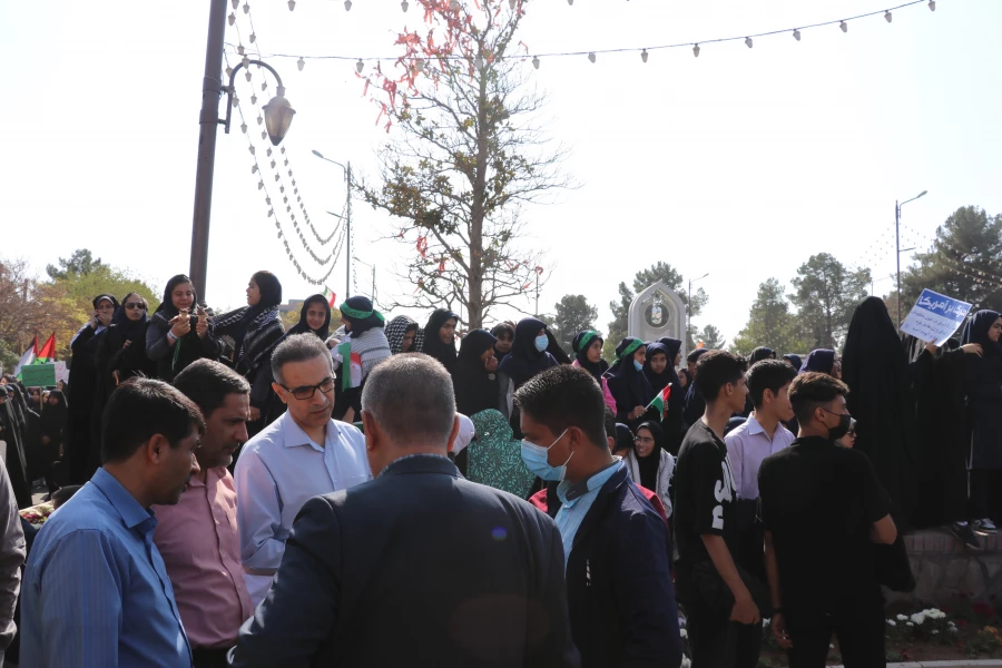 حضور پرشور و گسترده دانشگاهیان دانشگاه فرهنگیان کرمان در راهپیمایی یوم الله ۱۳ آبان 9