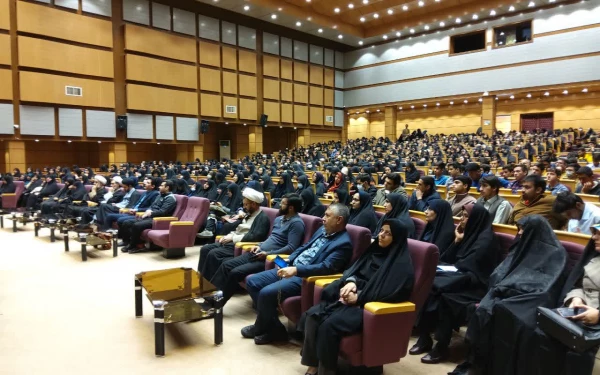 دکترتوان درهمایش بنیادمهدویت کرمان: 
فرهنگ مهدوی راهنمای تحقق بیانیه گام دوم انقلاب است.  2