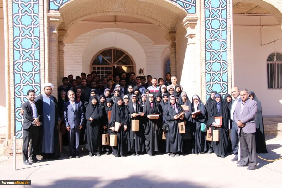 تجلیل از سه رتبه زیر ده،۶رتبه زیر ۱۰۰ودیگر رتبه های زیر۵۰۰ پذیرفته شده دردانشگاه فرهنگیان استان کرمان  2