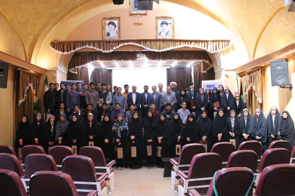 تجلیل از سه رتبه زیر ده،۶رتبه زیر ۱۰۰ودیگر رتبه های زیر۵۰۰ پذیرفته شده دردانشگاه فرهنگیان استان کرمان  3