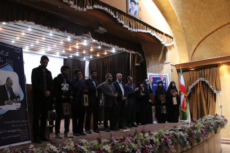 تجلیل از سه رتبه زیر ده،۶رتبه زیر ۱۰۰ودیگر رتبه های زیر۵۰۰ پذیرفته شده دردانشگاه فرهنگیان استان کرمان  4