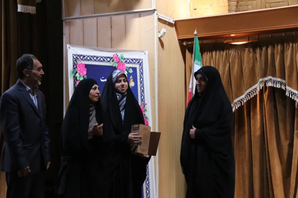 تجلیل از سه رتبه زیر ده،۶رتبه زیر ۱۰۰ودیگر رتبه های زیر۵۰۰ پذیرفته شده دردانشگاه فرهنگیان استان کرمان  7