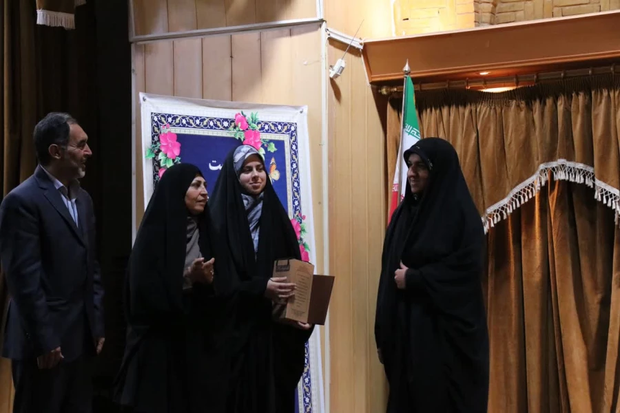 تجلیل از سه رتبه زیر ده،۶رتبه زیر ۱۰۰ودیگر رتبه های زیر۵۰۰ پذیرفته شده دردانشگاه فرهنگیان استان کرمان  7