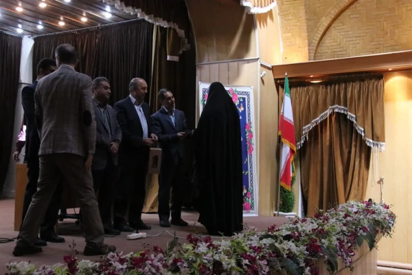 تجلیل از سه رتبه زیر ده،۶رتبه زیر ۱۰۰ودیگر رتبه های زیر۵۰۰ پذیرفته شده دردانشگاه فرهنگیان استان کرمان  8