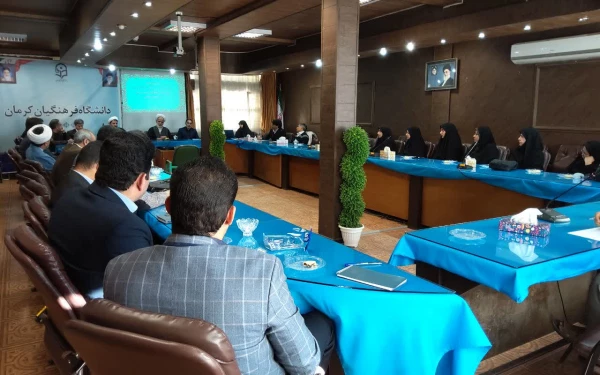 به مناسبت هفته وحدت حوزه و دانشگاه در دانشگاه فرهنگیان کرمان برگزار شد:
تالار گفتگوی حوزه و دانشگاه "نقش حوزه و دانشگاه در تثبیت و ارتقاء هویت ایرانی و اسلامی" 2