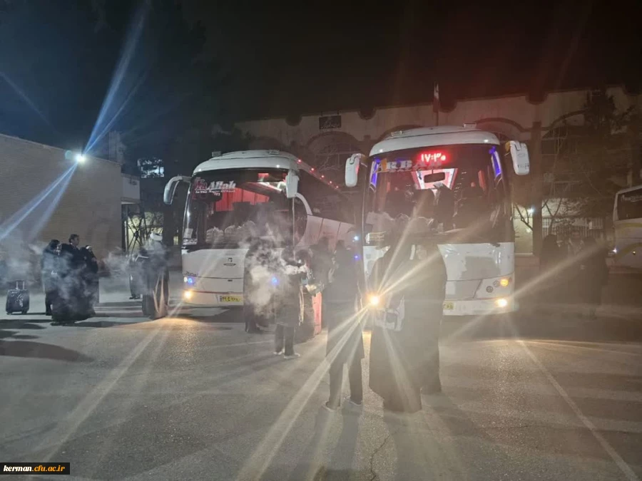 آیین بدرقه دانشجو معلمان پردیس شهید باهنر به سفر عتبات عالیات در دانشگاه فرهنگیان استان کرمان برگزار شد. 5