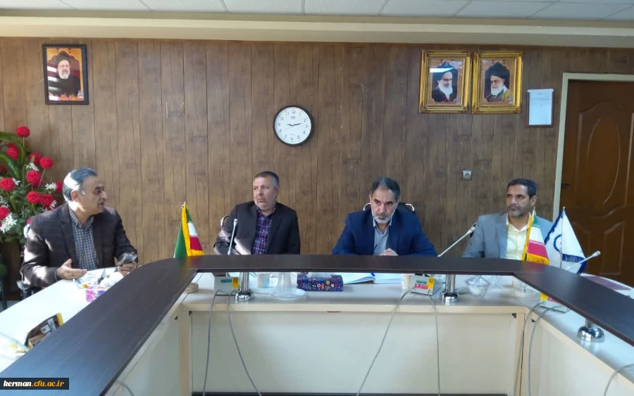 رئیس دانشگاه فرهنگیان کرمان دردیدار با سرپرستان شبانه روزی پردیس های استان: 
سرپرستی کاری حساس ،بامسئولیت وپیشانی دانشگاه میباشد. 2