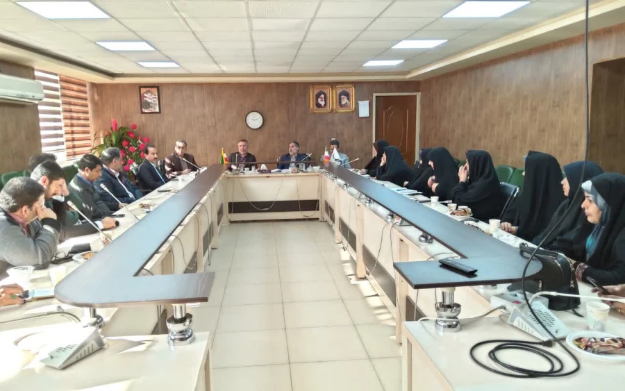 رئیس دانشگاه فرهنگیان کرمان دردیدار با سرپرستان شبانه روزی پردیس های استان: 
سرپرستی کاری حساس ،بامسئولیت وپیشانی دانشگاه میباشد. 2