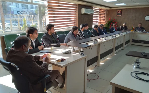 رئیس دانشگاه فرهنگیان کرمان دردیدار با سرپرستان شبانه روزی پردیس های استان: 
سرپرستی کاری حساس ،بامسئولیت وپیشانی دانشگاه میباشد. 2