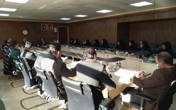 رئیس دانشگاه فرهنگیان کرمان دردیدار با سرپرستان شبانه روزی پردیس های استان: 
سرپرستی کاری حساس ،بامسئولیت وپیشانی دانشگاه میباشد. 2