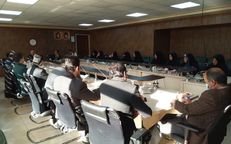 رئیس دانشگاه فرهنگیان کرمان دردیدار با سرپرستان شبانه روزی پردیس های استان: 
سرپرستی کاری حساس ،بامسئولیت وپیشانی دانشگاه میباشد. 2