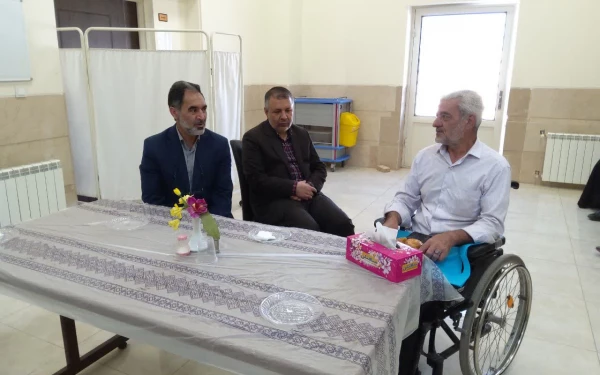 
دیدار رئیس دانشگاه فرهنگیان استان از جانبازان آسایشگاه ایثار کرمان 2