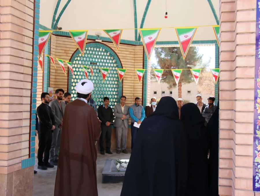 آیین غبار روبی و عطر افشانی مزار شهدای گمنام دانشگاه فرهنگیان استان کرمان  5