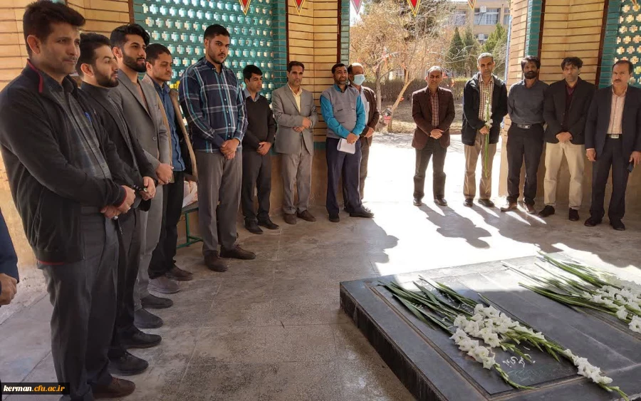 آیین غبار روبی و عطر افشانی مزار شهدای گمنام دانشگاه فرهنگیان استان کرمان  7
