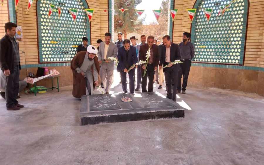 آیین غبار روبی و عطر افشانی مزار شهدای گمنام دانشگاه فرهنگیان استان کرمان  7