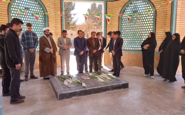 آیین غبار روبی و عطر افشانی مزار شهدای گمنام دانشگاه فرهنگیان استان کرمان  8