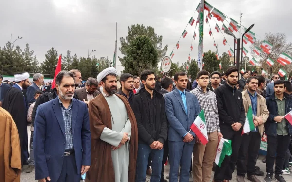 حضور پرشوردانشگاهیان دانشگاه فرهنگیان استان کرمان درراهپیمایی ۲۲ بهمن 2