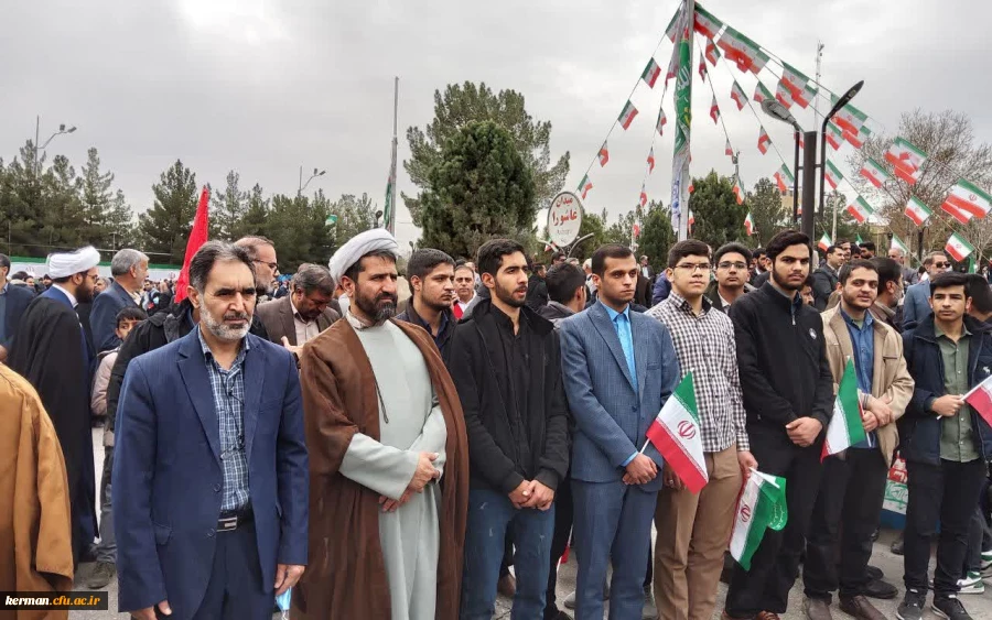 حضور پرشوردانشگاهیان دانشگاه فرهنگیان استان کرمان درراهپیمایی ۲۲ بهمن 2
