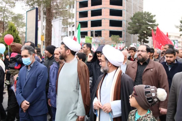 حضور پرشوردانشگاهیان دانشگاه فرهنگیان استان کرمان درراهپیمایی ۲۲ بهمن 3