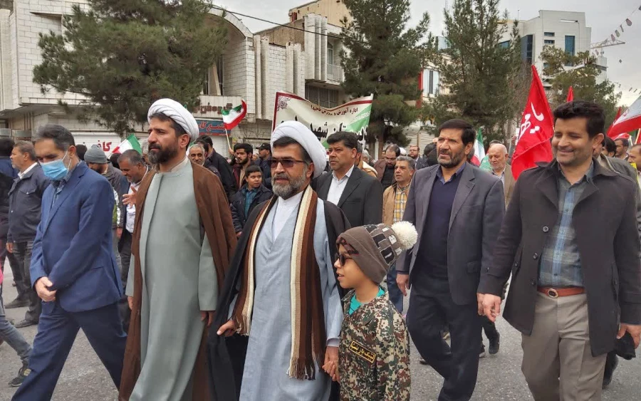 حضور پرشوردانشگاهیان دانشگاه فرهنگیان استان کرمان درراهپیمایی ۲۲ بهمن 6