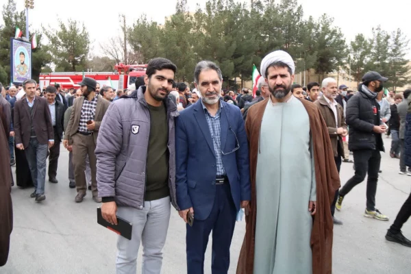 حضور پرشوردانشگاهیان دانشگاه فرهنگیان استان کرمان درراهپیمایی ۲۲ بهمن 9