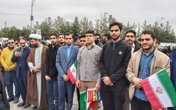 حضور پرشوردانشگاهیان دانشگاه فرهنگیان استان کرمان درراهپیمایی ۲۲ بهمن 12