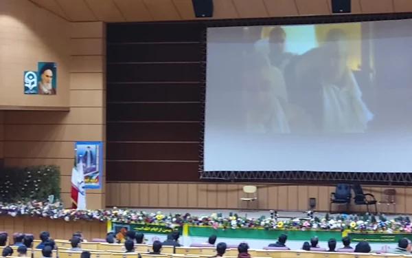 اعزام دانشجو یان دانشگاه فرهنگیان استان کرمان به اردوی راهیان نور 4