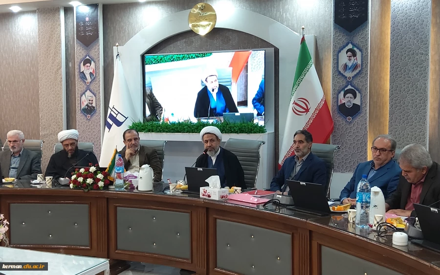 امام جمعه کرمان:ظلم  هایی که به جوامع بشری  میشود به دلیل فقدان تربیت است  4