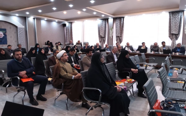  کار تربیتی زمانی اثرگذاری دارد که  انسان خود راعامل به آن بداند 5