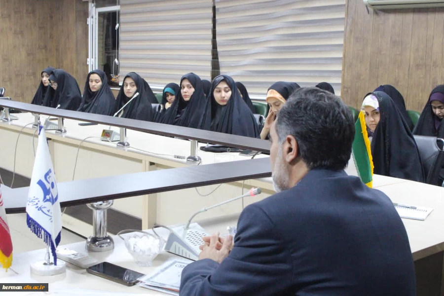  دانشگاه فرهنگیان علمدار جهاد تبیین در جهت مشارکت حداکثری در بین دانشگاه های کرمان بود 7