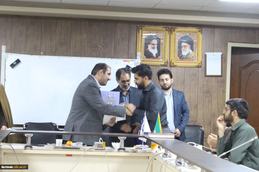  دانشگاه فرهنگیان علمدار جهاد تبیین در جهت مشارکت حداکثری در بین دانشگاه های کرمان بود 11