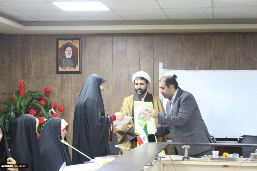  دانشگاه فرهنگیان علمدار جهاد تبیین در جهت مشارکت حداکثری در بین دانشگاه های کرمان بود 12