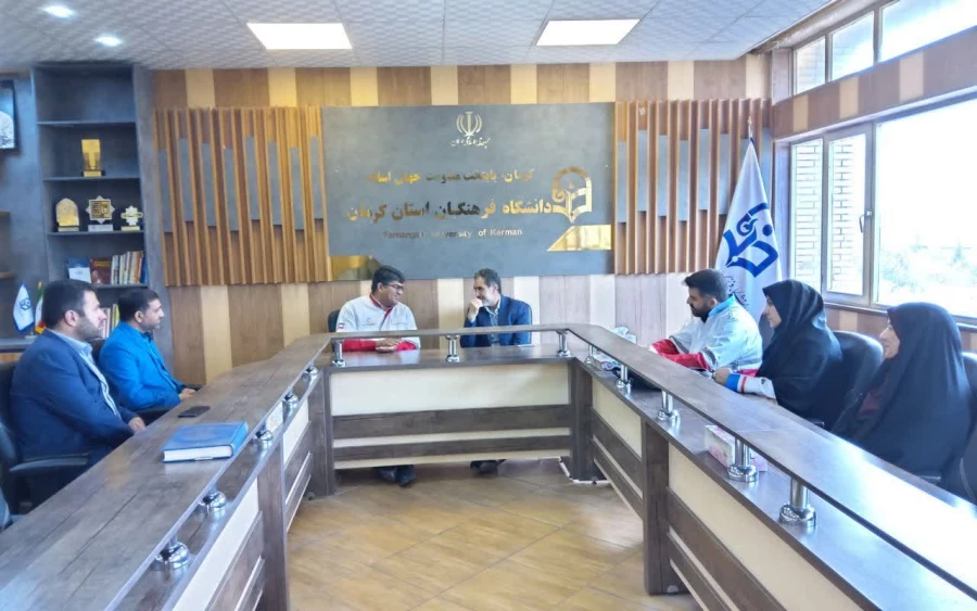 رئیس دانشگاه فرهنگیان استان با مدیر کل جمعیت هلال احمر استان دیدار وگفتگو کرد.  2
