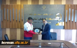 رئیس دانشگاه فرهنگیان استان با مدیر کل جمعیت هلال احمر استان دیدار وگفتگو کرد.  2