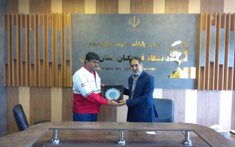 رئیس دانشگاه فرهنگیان استان با مدیر کل جمعیت هلال احمر استان دیدار وگفتگو کرد.  2