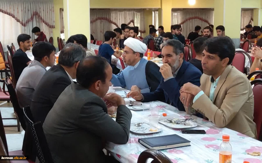 بازدید رئیس دانشگاه فرهنگیان استان کرمان از سلف سرویس پردیس خواجه نصیرالدین طوسی 2