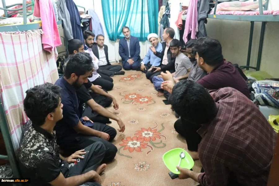 درآستانه فرارسیدن روزمعلم؛رئیس دانشگاه فرهنگیان استان کرمان از سراهای دانشجویی پردیس خواجه نصیرالدین طوسی بازدید کردند. 3