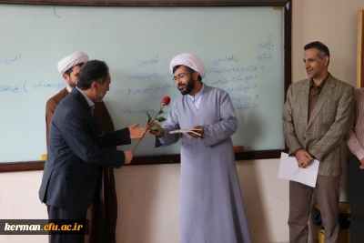 همزمان با آغاز هفته گرامیداشت مقام معلم دردانشگاه فرهنگیان کرمان صورت گرفت: 

آیین تجلیل و تکریم از مقام معلم واستاد در پردیس  خواجه نصیرالدین طوسی (برادران) 