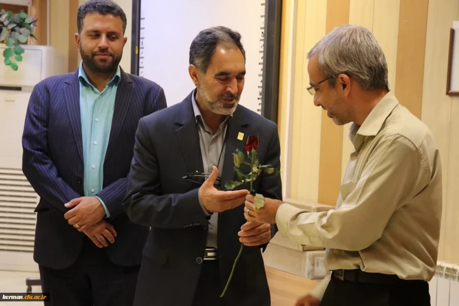 تجلیل از همکاران حوزه آموزش پردیسهای دانشگاه فرهنگیان استان کرمان  5