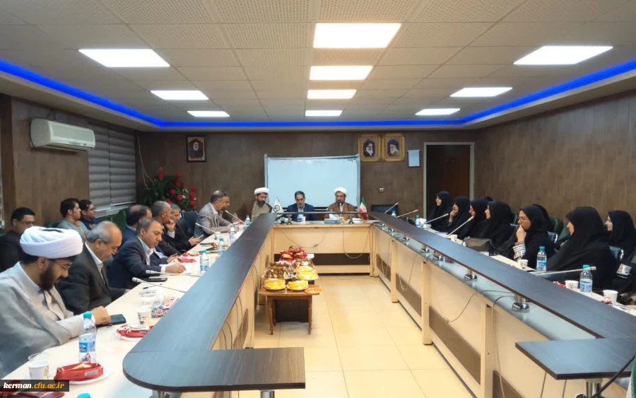 دکتر توان: 
وظیفه ما بعنوان متولیان امرتربیت معلم، بیان اهمیت واثرگزاری شغل معلمی است  2