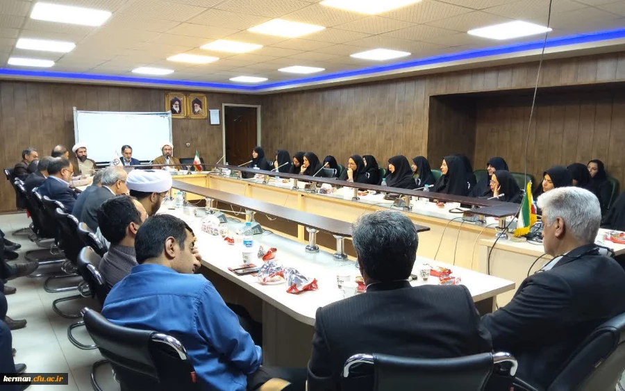 دکتر توان: 
وظیفه ما بعنوان متولیان امرتربیت معلم، بیان اهمیت واثرگزاری شغل معلمی است  2