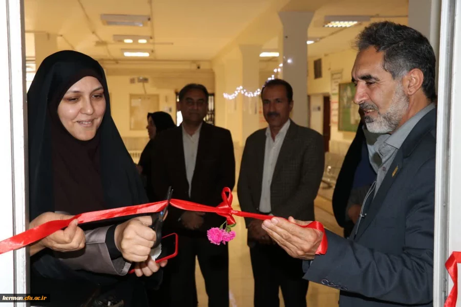 افتتاح جشنواره غذا همراه با برپایی نمایشگاه صنایع دستی ولباس اقوام در پردیس شهید باهنر (خواهران)دانشگاه فرهنگیان کرمان 2