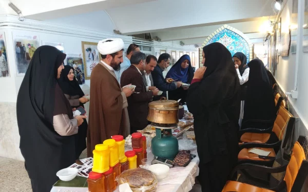 افتتاح جشنواره غذا همراه با برپایی نمایشگاه صنایع دستی ولباس اقوام در پردیس شهید باهنر (خواهران)دانشگاه فرهنگیان کرمان 2