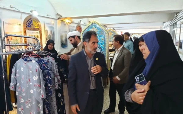 افتتاح جشنواره غذا همراه با برپایی نمایشگاه صنایع دستی ولباس اقوام در پردیس شهید باهنر (خواهران)دانشگاه فرهنگیان کرمان 2