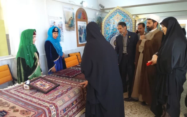 افتتاح جشنواره غذا همراه با برپایی نمایشگاه صنایع دستی ولباس اقوام در پردیس شهید باهنر (خواهران)دانشگاه فرهنگیان کرمان 2