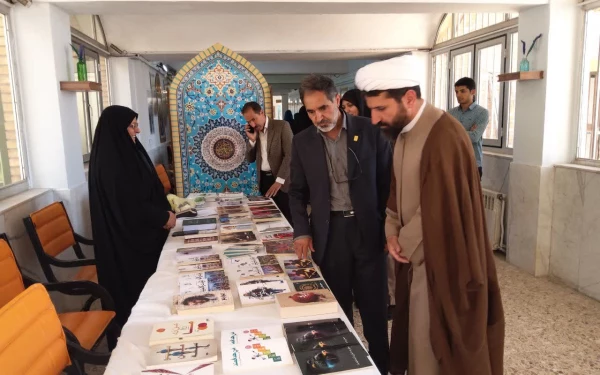 افتتاح جشنواره غذا همراه با برپایی نمایشگاه صنایع دستی ولباس اقوام در پردیس شهید باهنر (خواهران)دانشگاه فرهنگیان کرمان 2