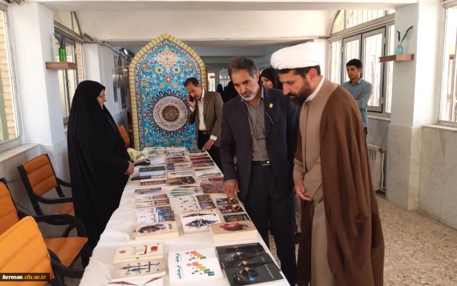 افتتاح جشنواره غذا همراه با برپایی نمایشگاه صنایع دستی ولباس اقوام در پردیس شهید باهنر (خواهران)دانشگاه فرهنگیان کرمان 2